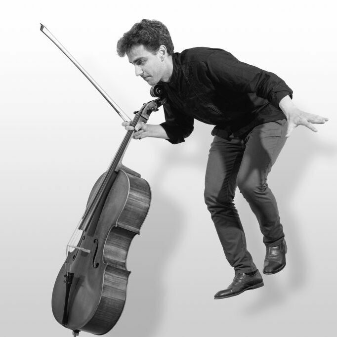 Portræt af Esbjerg Ensembles cellist Pau Codina Masferrer